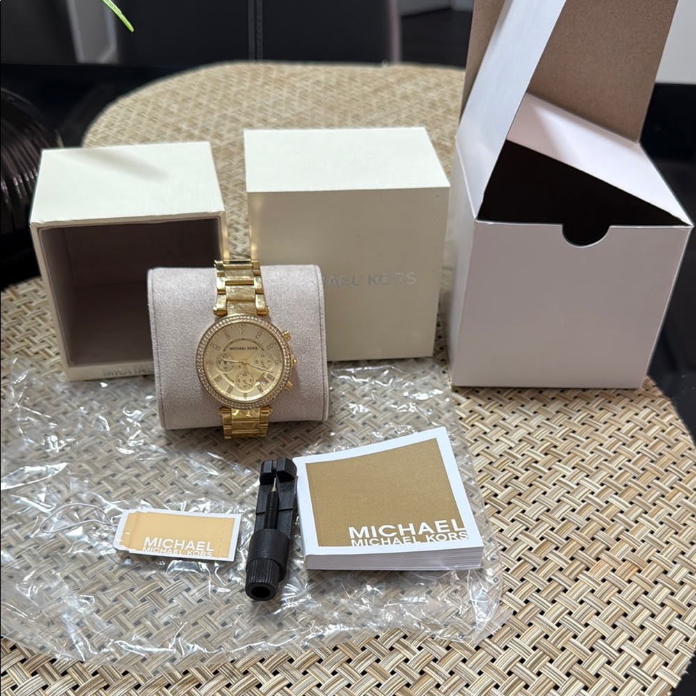 Michael Kors Gold Luxury Watch with Metal Link Bracelet